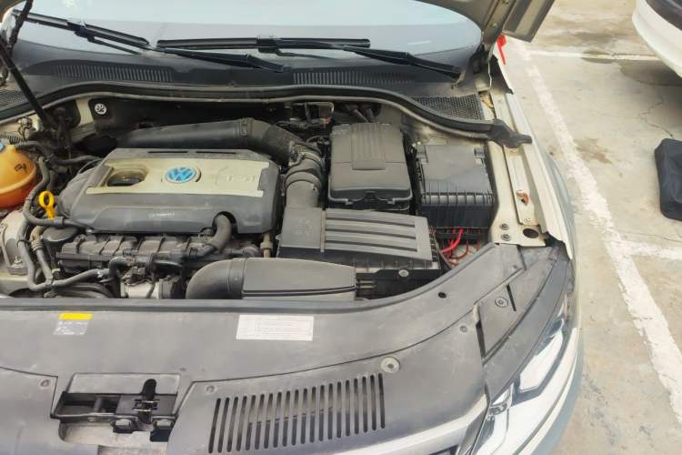 Used Volkswagen FAW-Volkswagen CC 2016 1.8TSI Luxury Model Engine Bay Left
