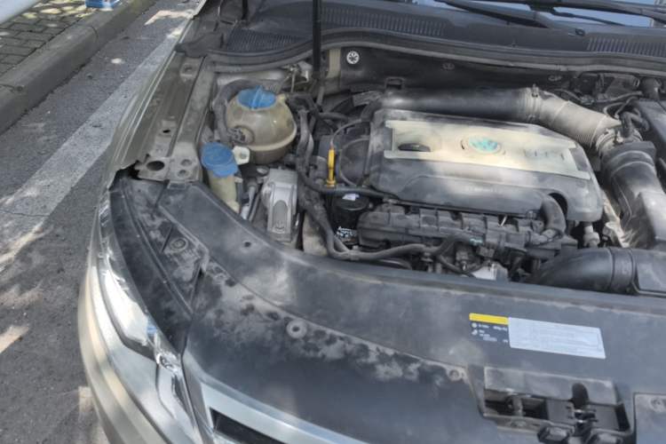 Used Volkswagen FAW-Volkswagen CC 2016 1.8TSI Prestige Model Engine Bay Right