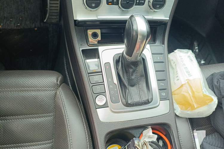 Used Volkswagen FAW-Volkswagen CC 2016 2.0 TSI Ultimate Edition Gear Lever