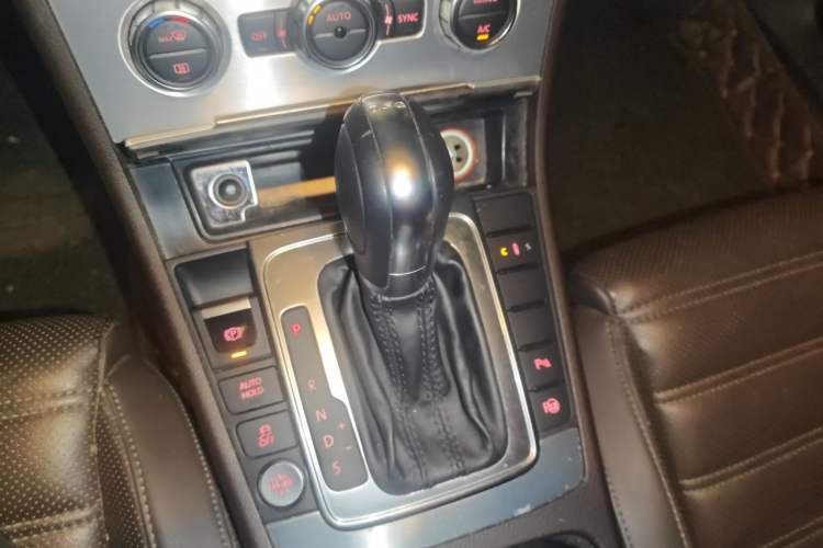 Used Volkswagen FAW-Volkswagen CC 2016 2.0 TSI Ultimate Edition Gear Lever