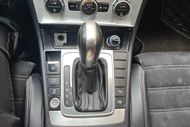 Used Volkswagen FAW-Volkswagen CC 2016 2.0 TSI Luxury Model Gear Lever