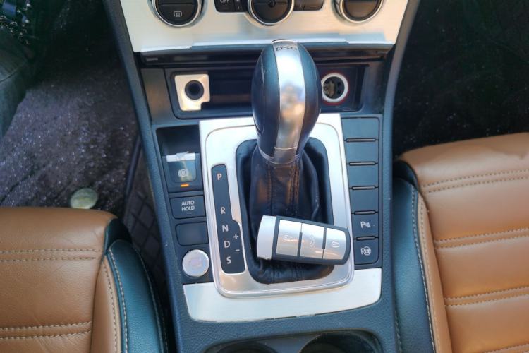 Used Volkswagen FAW-Volkswagen CC 2016 2.0 TSI Luxury Model Gear Lever