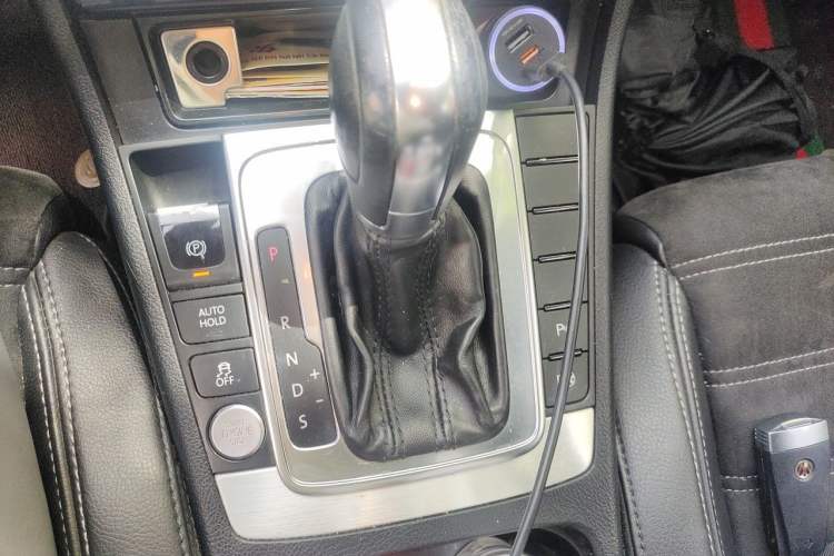 Used Volkswagen FAW-Volkswagen CC 2016 2.0 TSI Luxury Model Gear Lever
