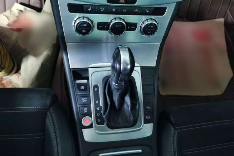Used Volkswagen FAW-Volkswagen CC 2016 1.8TSI Luxury Model Interior 3
