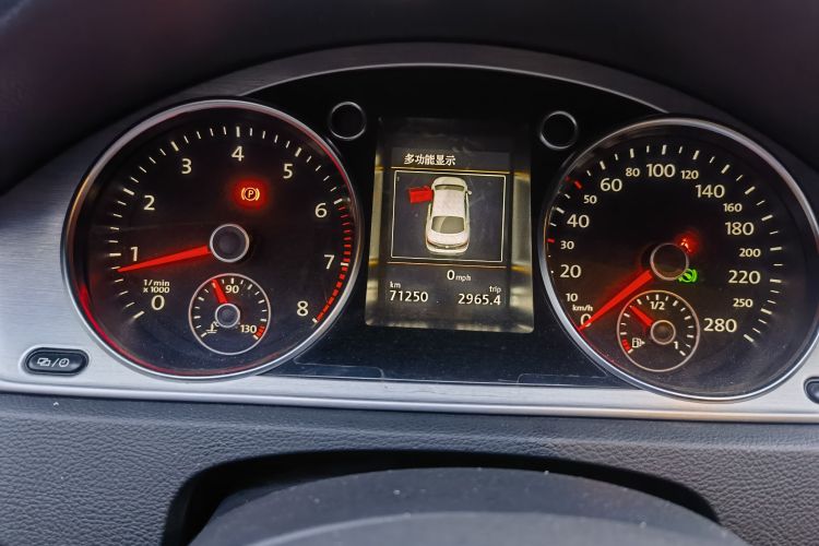 Used Volkswagen FAW-Volkswagen CC 2016 1.8TSI Luxury Model Odometer Close Up