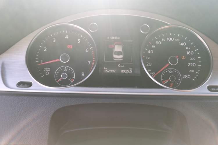Used Volkswagen FAW-Volkswagen CC 2016 2.0 TSI Luxury Model Odometer Close Up