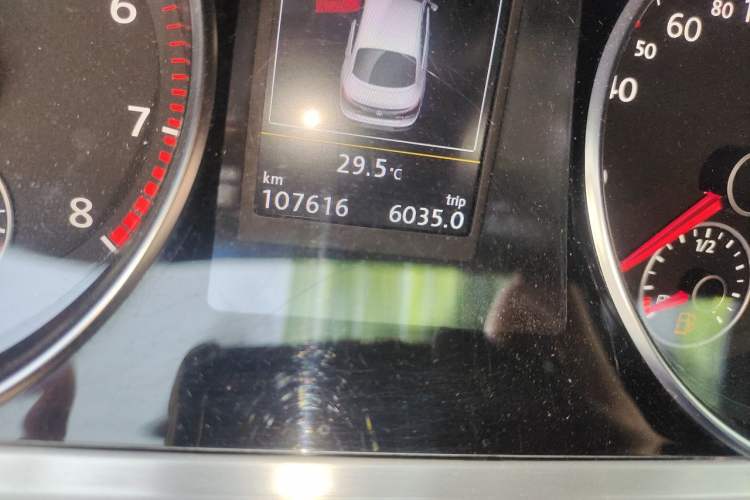 Used Volkswagen FAW-Volkswagen CC 2016 2.0 TSI Luxury Model Odometer Close Up