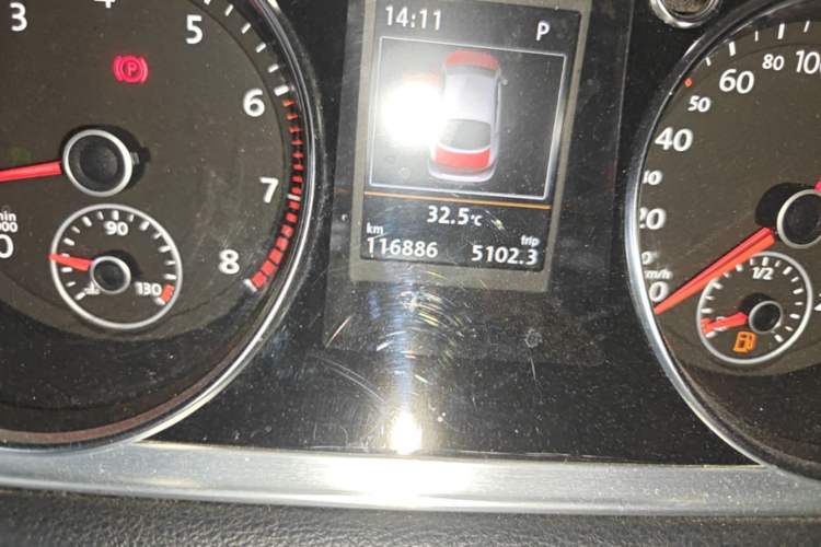 Used Volkswagen FAW-Volkswagen CC 2016 2.0 TSI Ultimate Edition Odometer Close Up