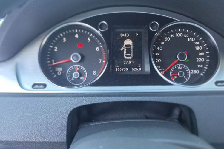 Used Volkswagen FAW-Volkswagen CC 2016 1.8TSI Prestige Model Odometer Close Up
