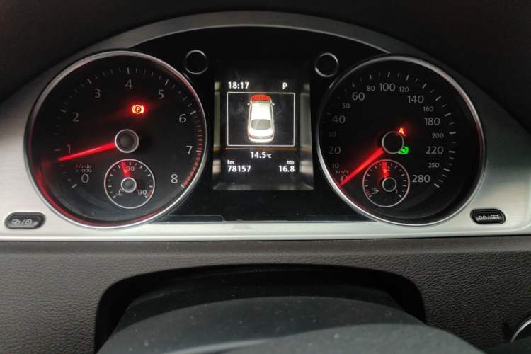 Used Volkswagen FAW-Volkswagen CC 2016 1.8TSI Luxury Model Odometer Close Up