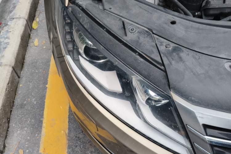 Used Volkswagen FAW-Volkswagen CC 2016 1.8TSI Luxury Model Right Front Headlight