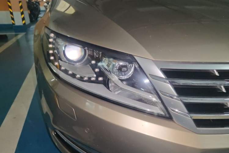 Used Volkswagen FAW-Volkswagen CC 2016 2.0 TSI Ultimate Edition Right Front Headlight
