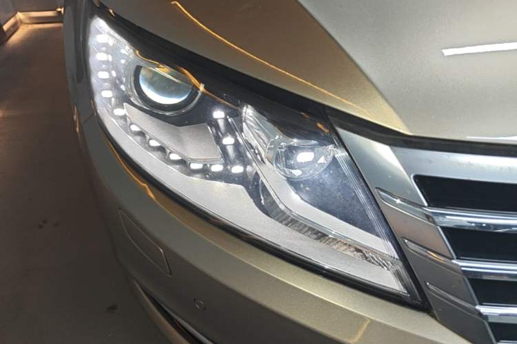 Used Volkswagen FAW-Volkswagen CC 2016 2.0 TSI Ultimate Edition Right Front Headlight