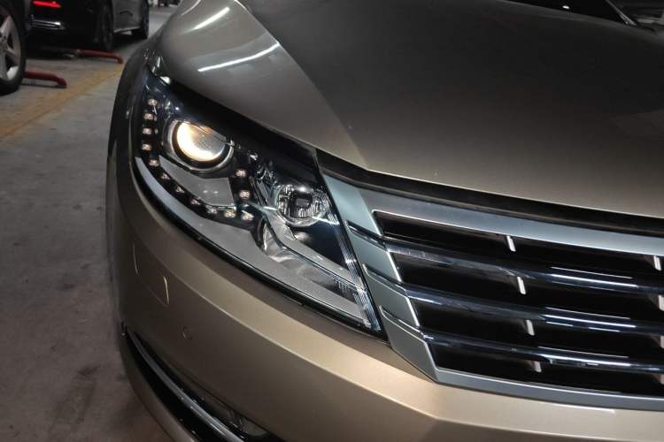 Used Volkswagen FAW-Volkswagen CC 2016 1.8TSI Luxury Model Right Front Headlight