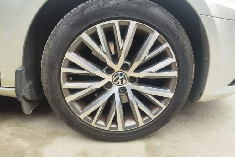 Used Volkswagen FAW-Volkswagen CC 2016 1.8TSI Luxury Model Right Front Wheel Hub