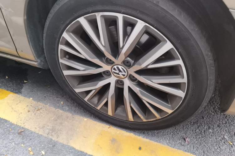 Used Volkswagen FAW-Volkswagen CC 2016 1.8TSI Luxury Model Right Front Wheel Hub