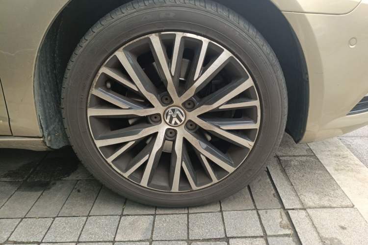 Used Volkswagen FAW-Volkswagen CC 2016 2.0 TSI Ultimate Edition Right Front Wheel Hub