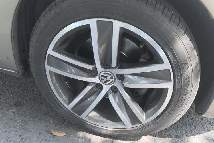 Used Volkswagen FAW-Volkswagen CC 2016 1.8TSI Prestige Model Right Front Wheel Hub