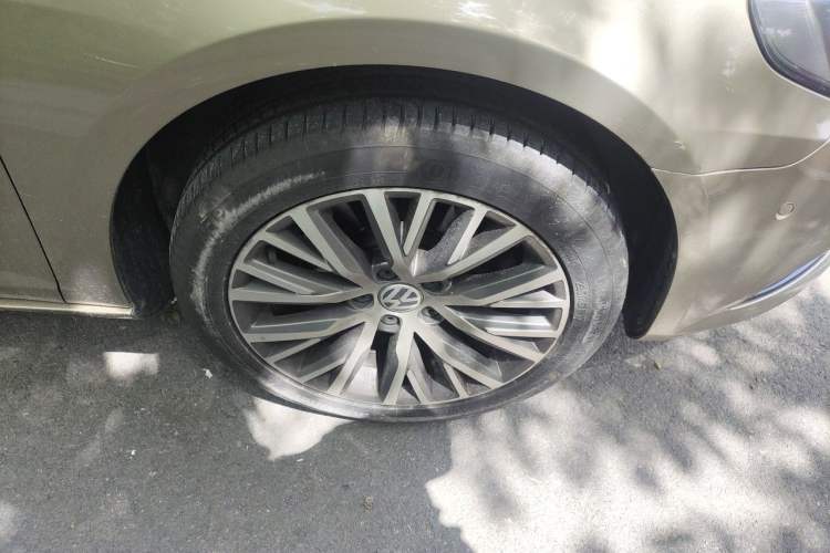 Used Volkswagen FAW-Volkswagen CC 2016 2.0 TSI Luxury Model Right Front Wheel Hub