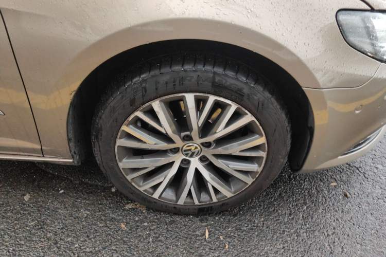 Used Volkswagen FAW-Volkswagen CC 2016 1.8TSI Luxury Model Right Front Wheel Hub