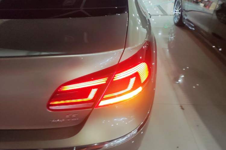 Used Volkswagen FAW-Volkswagen CC 2016 1.8TSI Prestige Model Right Rear Taillight