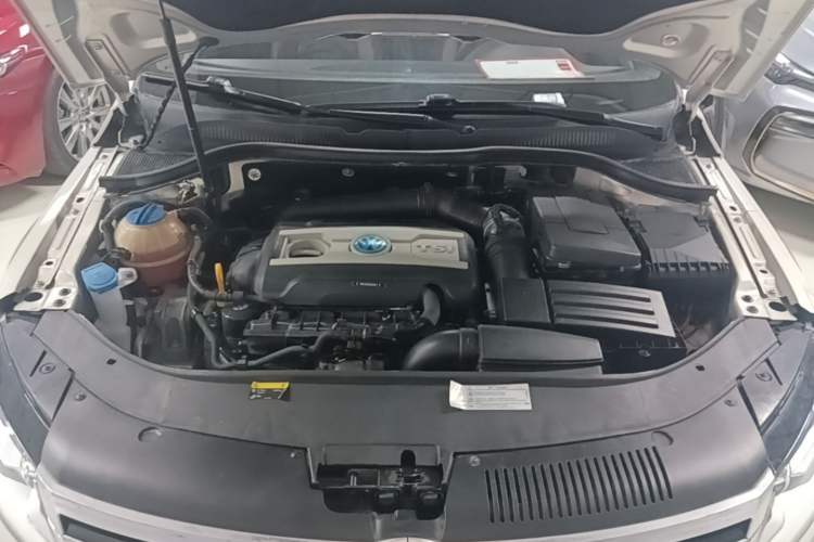 Used Volkswagen FAW-Volkswagen CC 2018 1.8TSI Luxury Model Engine Bay