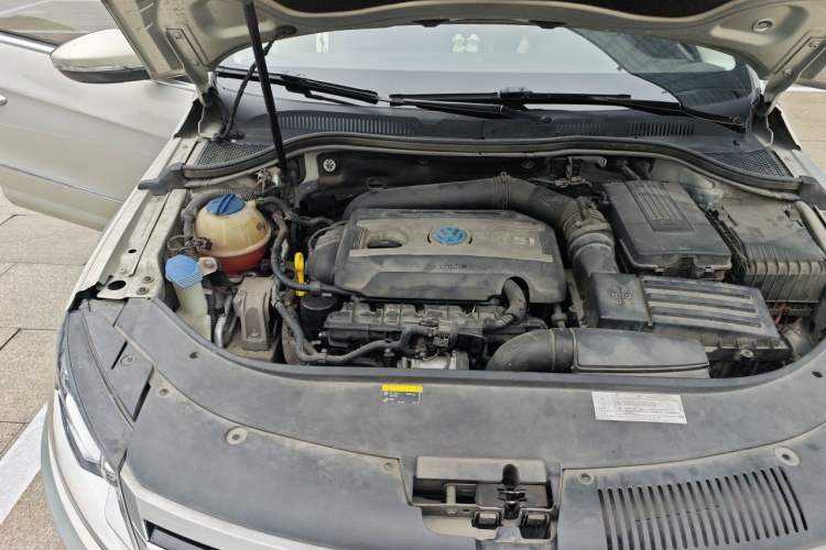 Used Volkswagen FAW-Volkswagen CC 2018 1.8TSI Luxury Model Engine Bay Right