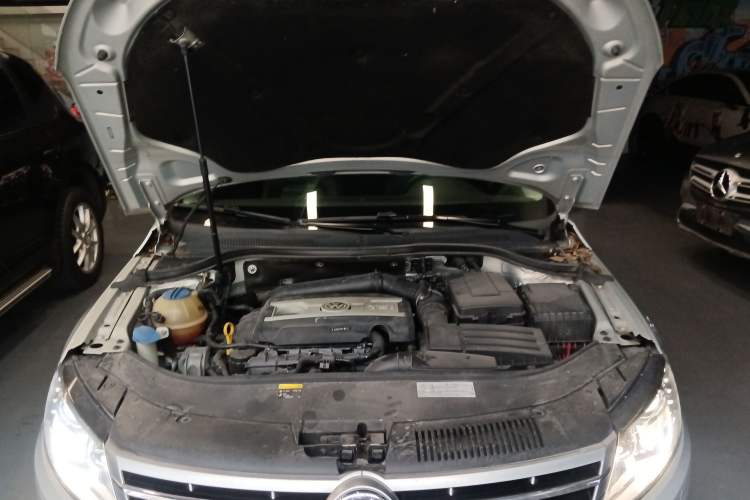 Used Volkswagen FAW-Volkswagen CC 2018 1.8TSI Luxury Model Engine Bay