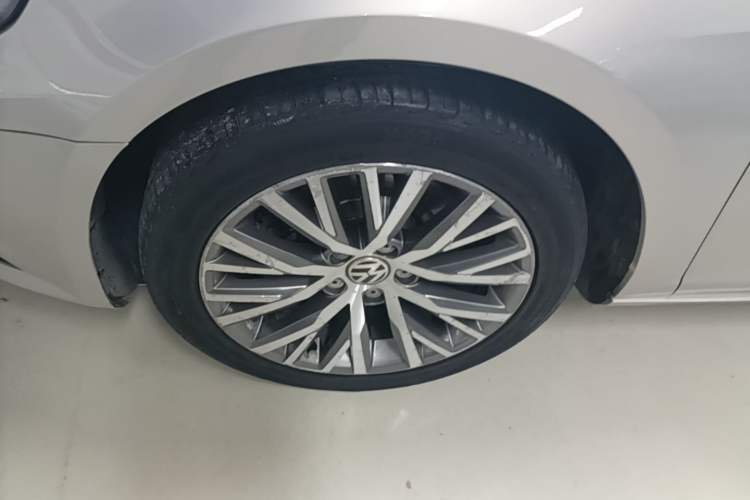 Used Volkswagen FAW-Volkswagen CC 2018 1.8TSI Luxury Model Left Front Wheel Hub
