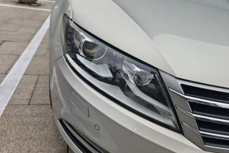 Used Volkswagen FAW-Volkswagen CC 2018 1.8TSI Luxury Model Right Front Headlight