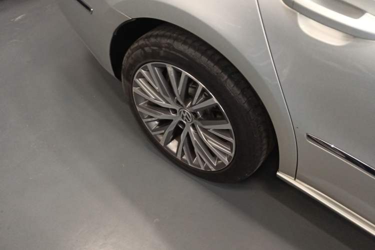 Used Volkswagen FAW-Volkswagen CC 2018 1.8TSI Luxury Model Right Rear Wheel Hub