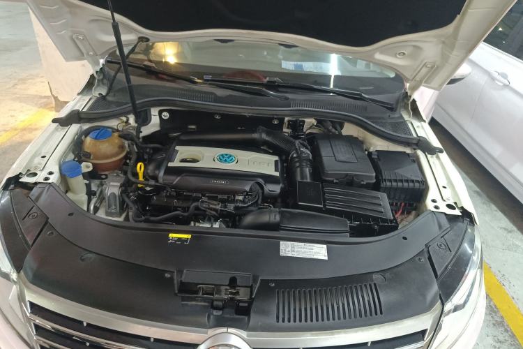 Used Volkswagen FAW-Volkswagen CC 2018 1.8TSI Luxury Model Engine Bay