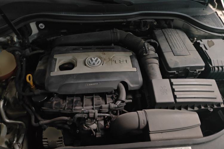 Used Volkswagen FAW-Volkswagen CC 2018 1.8TSI Prestige Model Engine Bay