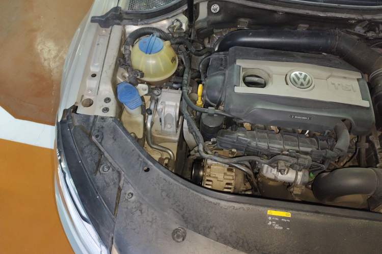 Used Volkswagen FAW-Volkswagen CC 2018 1.8TSI Luxury Model Engine Bay Right