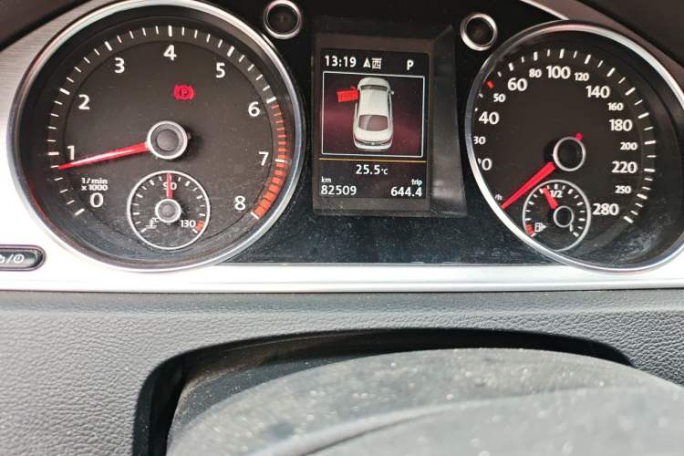 Used Volkswagen FAW-Volkswagen CC 2018 1.8TSI Luxury Model Odometer Close Up