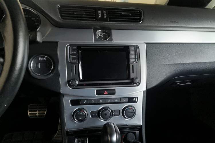 Used Volkswagen FAW-Volkswagen CC 2018 1.8TSI Luxury Model Audio And AC Panel