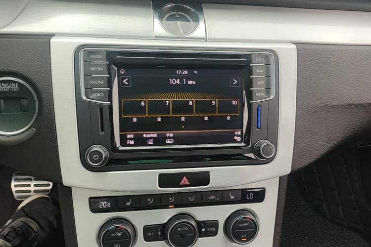 Used Volkswagen FAW-Volkswagen CC 2018 1.8TSI Luxury Model Audio And AC Panel
