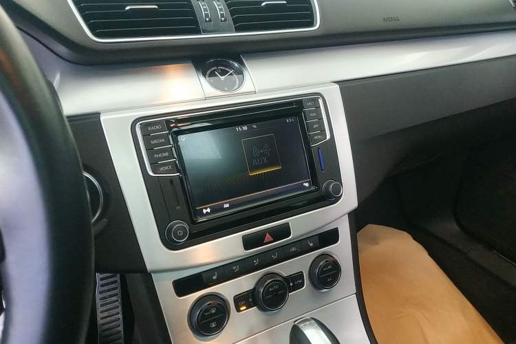 Used Volkswagen FAW-Volkswagen CC 2018 1.8TSI Luxury Model Audio And AC Panel