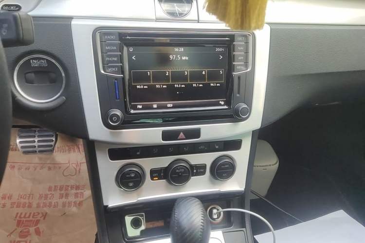 Used Volkswagen FAW-Volkswagen CC 2018 1.8TSI Luxury Model Audio And AC Panel