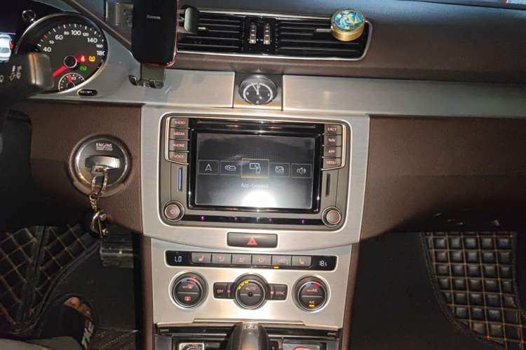 Used Volkswagen FAW-Volkswagen CC 2018 1.8TSI Luxury Model Audio And AC Panel