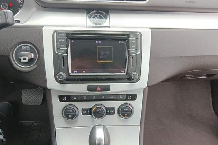 Used Volkswagen FAW-Volkswagen CC 2018 1.8TSI Luxury Model Audio And AC Panel