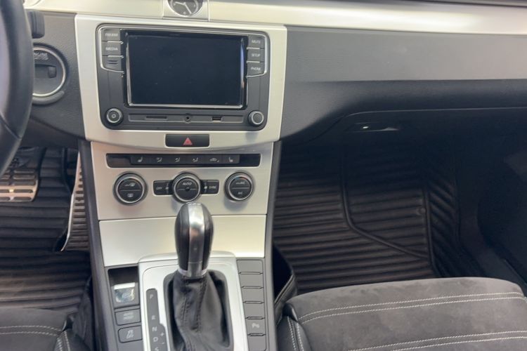 Used Volkswagen FAW-Volkswagen CC 2018 1.8TSI Prestige Model Audio And AC Panel