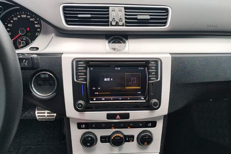 Used Volkswagen FAW-Volkswagen CC 2018 1.8TSI Luxury Model Audio And AC Panel