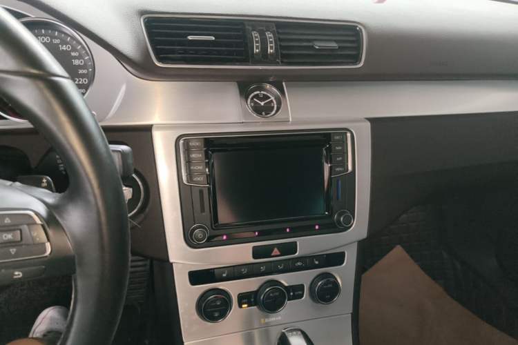 Used Volkswagen FAW-Volkswagen CC 2018 1.8TSI Luxury Model Audio And AC Panel