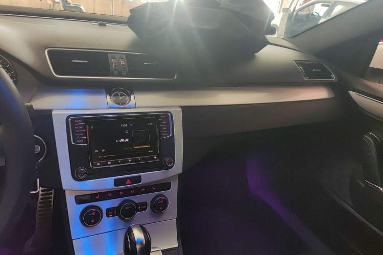 Used Volkswagen FAW-Volkswagen CC 2018 1.8TSI Luxury Model Audio And AC Panel