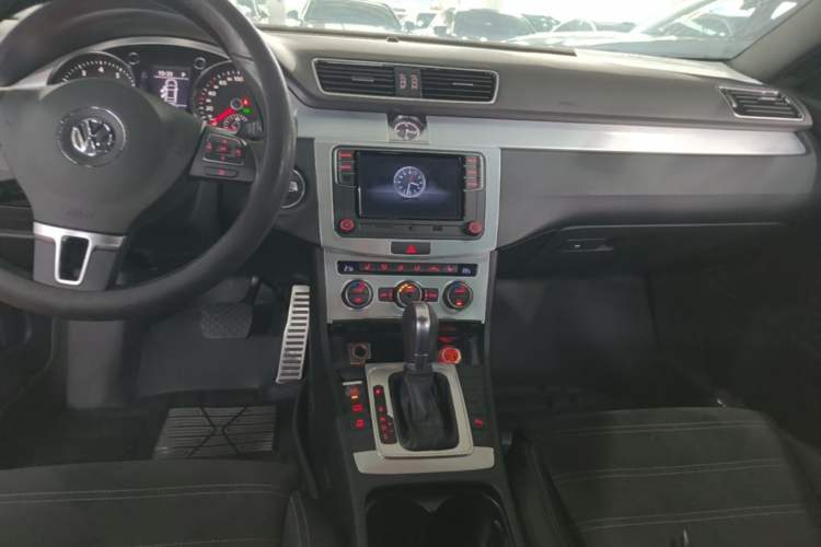 Used Volkswagen FAW-Volkswagen CC 2018 1.8TSI Prestige Model Audio And AC Panel