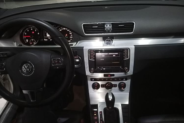 Used Volkswagen FAW-Volkswagen CC 2018 1.8TSI Luxury Model Center Console