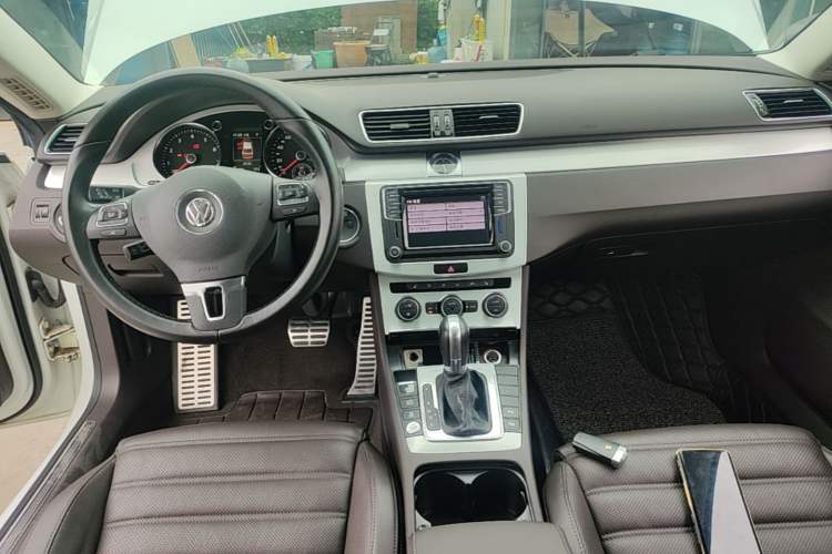 Used Volkswagen FAW-Volkswagen CC 2018 1.8TSI Luxury Model Center Console