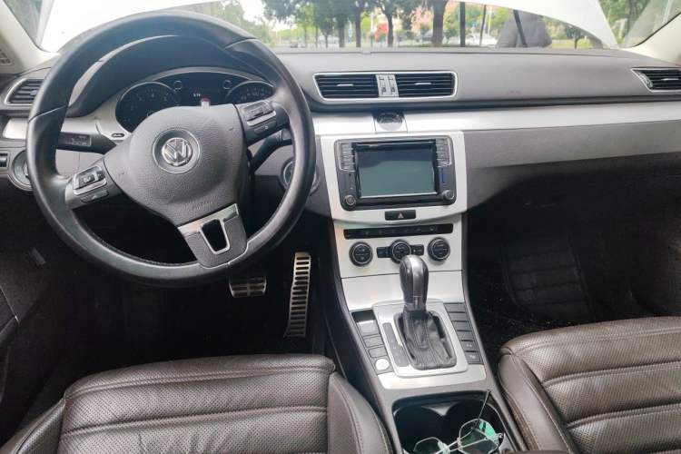 Used Volkswagen FAW-Volkswagen CC 2018 1.8TSI Luxury Model Center Console