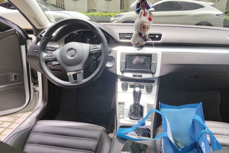 Used Volkswagen FAW-Volkswagen CC 2018 2.0 TSI Luxury Model Center Console
